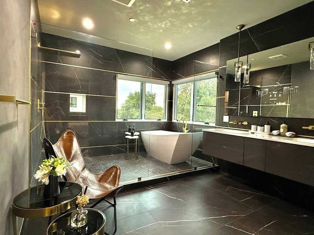 @ Marbella Lane - Enchanted Garden & Pool Hideaway
