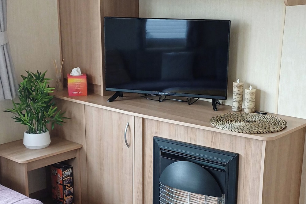 Luxury Family Lodge, Decking, Parking, Tattershall