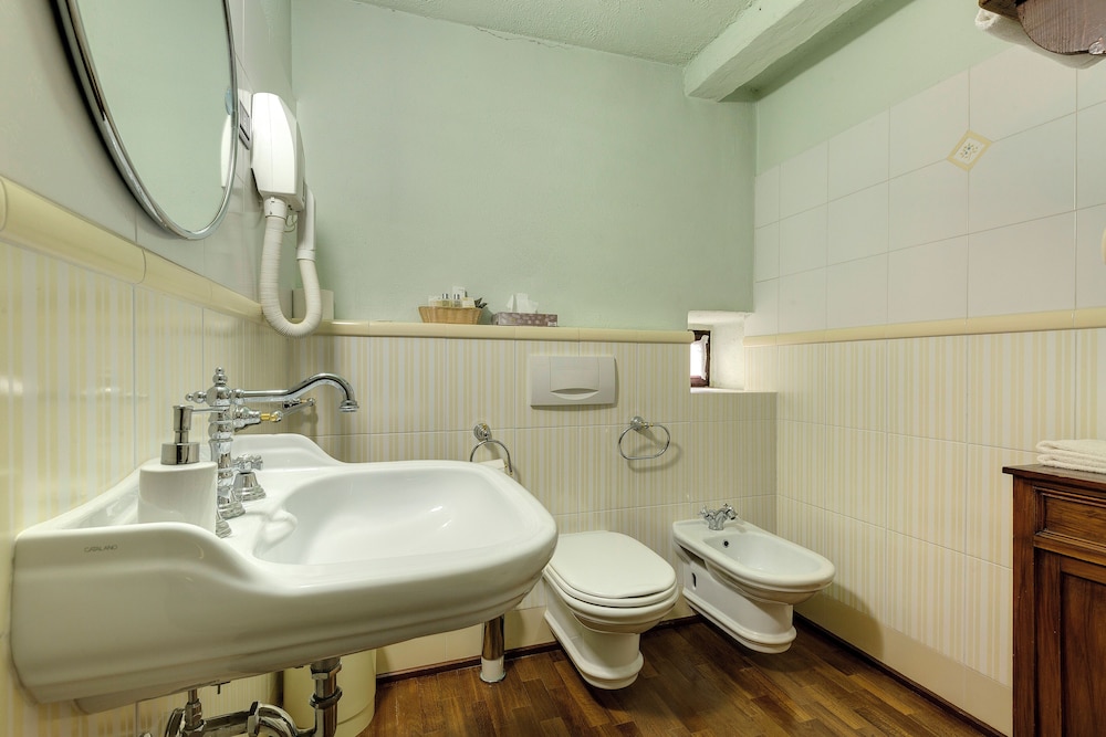 Entire Hilltop Villa With Private Pool In Palazzuolo Sul Senio