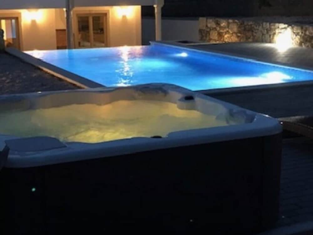 Modern Holiday Home in Lisbon With Private Pool & Jacuzzi! Ncasa Aurélie view 5