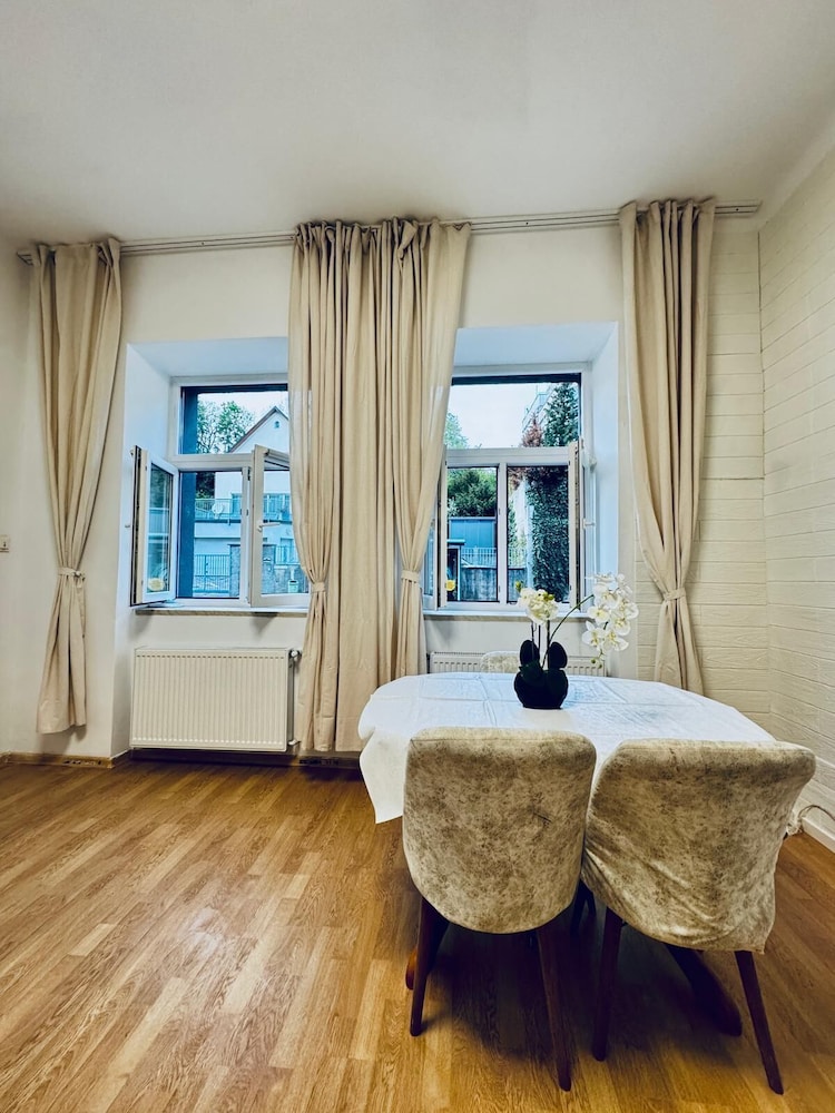 Lovely 2BR for 5 Peaceful Central Stay