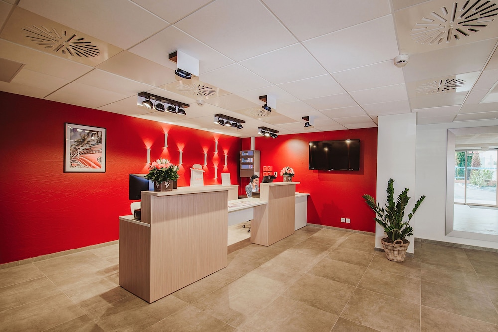 Lobby & Reception