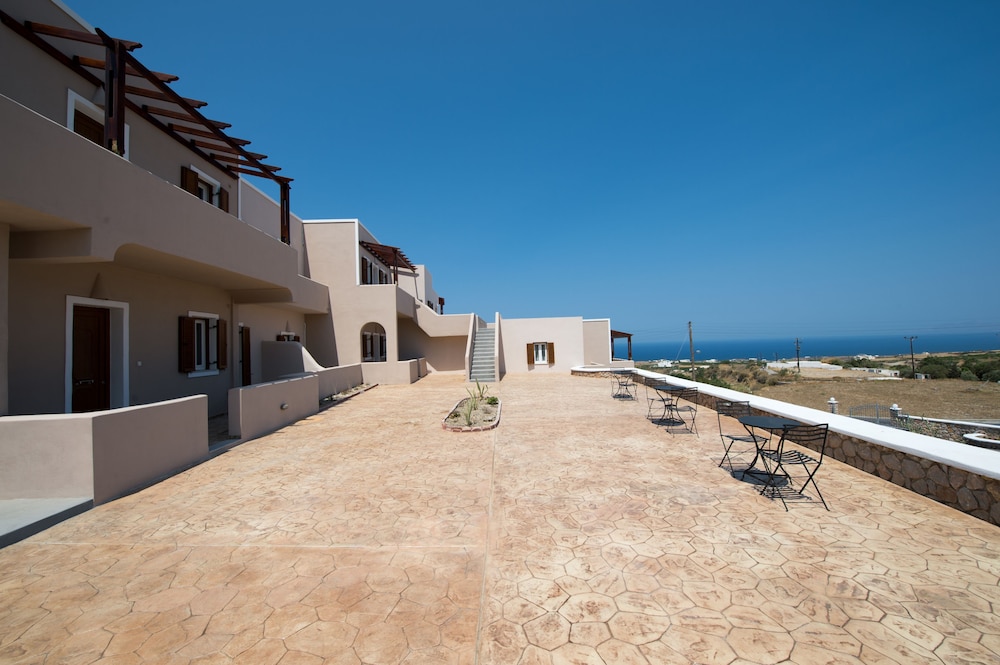 Moonlight Apartments & Suites