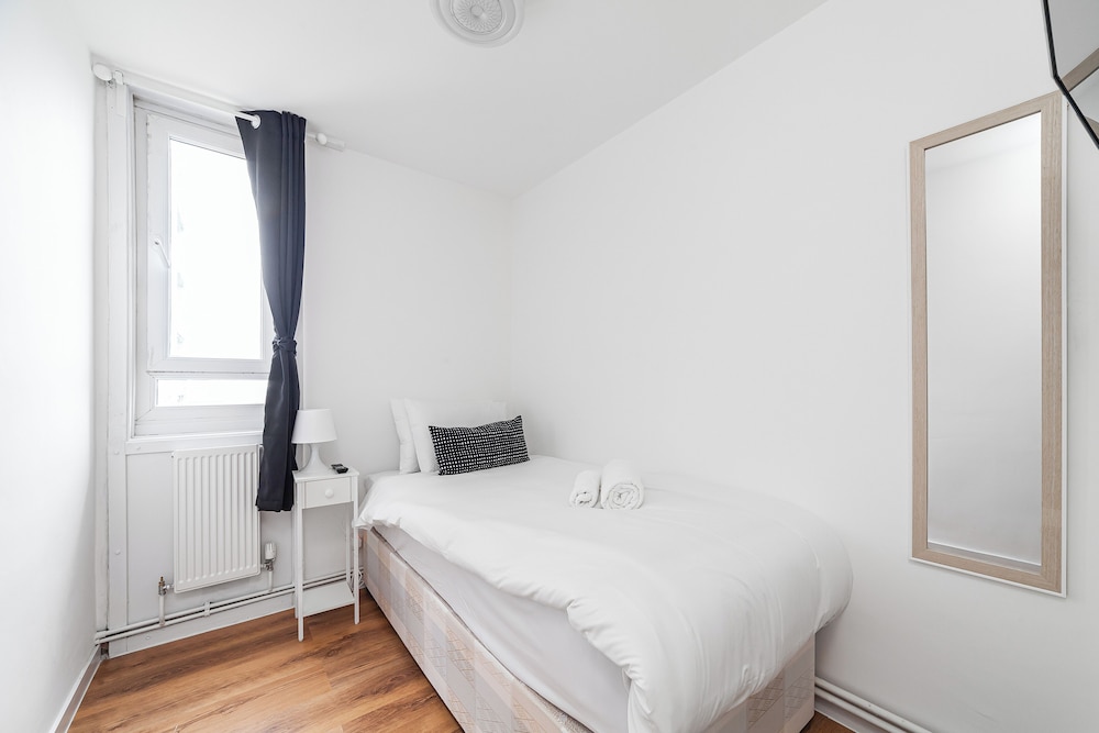 Modern Living In Stylish 3bed Flat