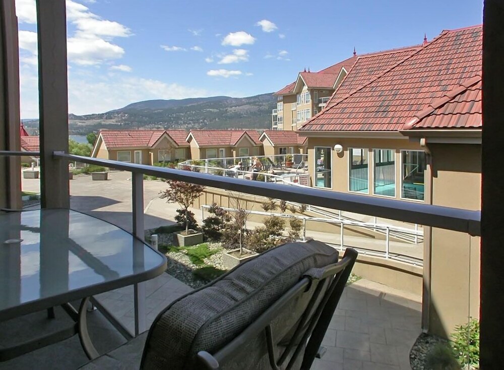 Discovery Bay Resort by KVR