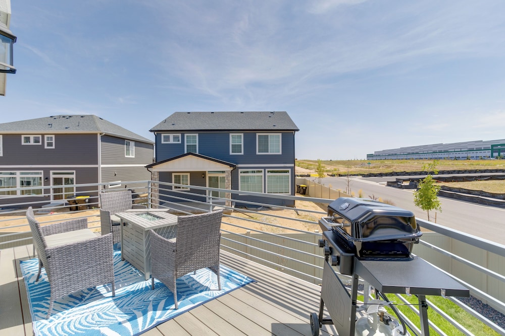 9 Mi to Airport: Pet-friendly Aurora Home w/ Deck