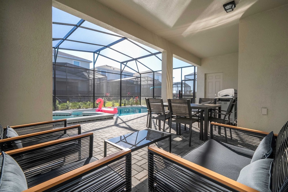 Luxury 7Bd Close to Disney With Pool and Spa at Windsor Cay 16218