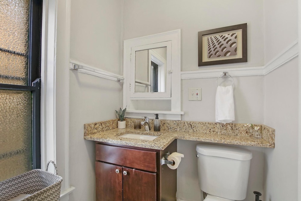Homey 1BR - Eastwood 2S