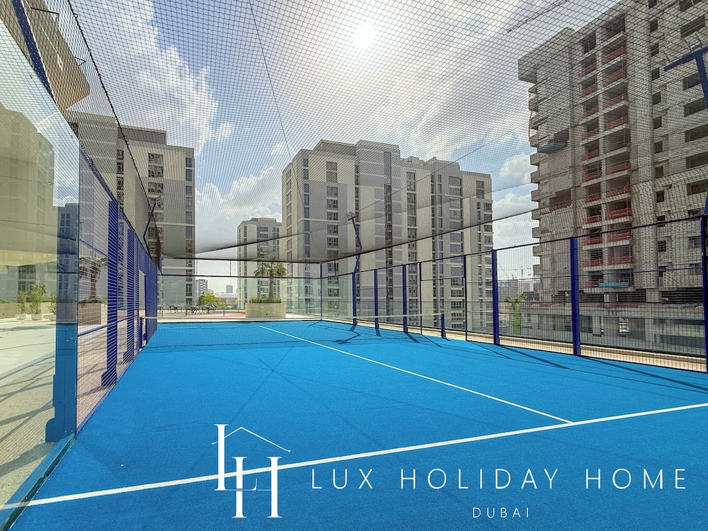 LUX The Phantom Sky Pool Suite