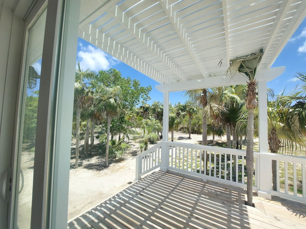 Silver Palms - Brand New Designer Home On Banks Road 2 Bedroom Home