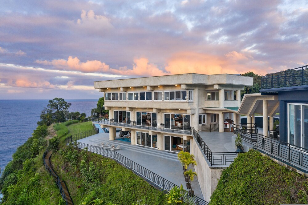 Waterfalling Estate in Ninole