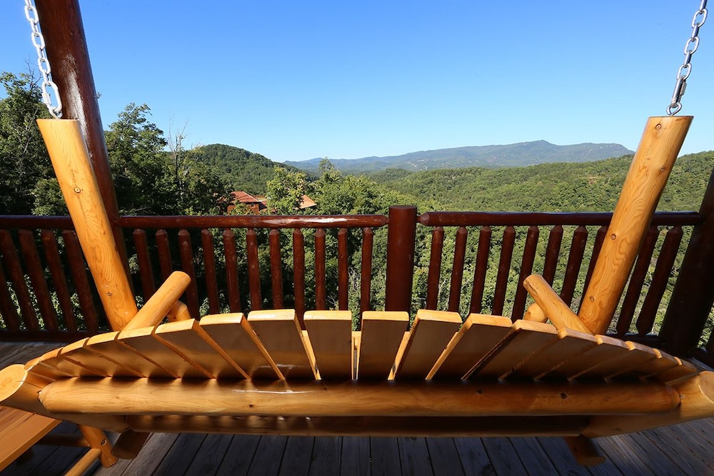 Picture Perfect 7 Br cabin by RedAwning