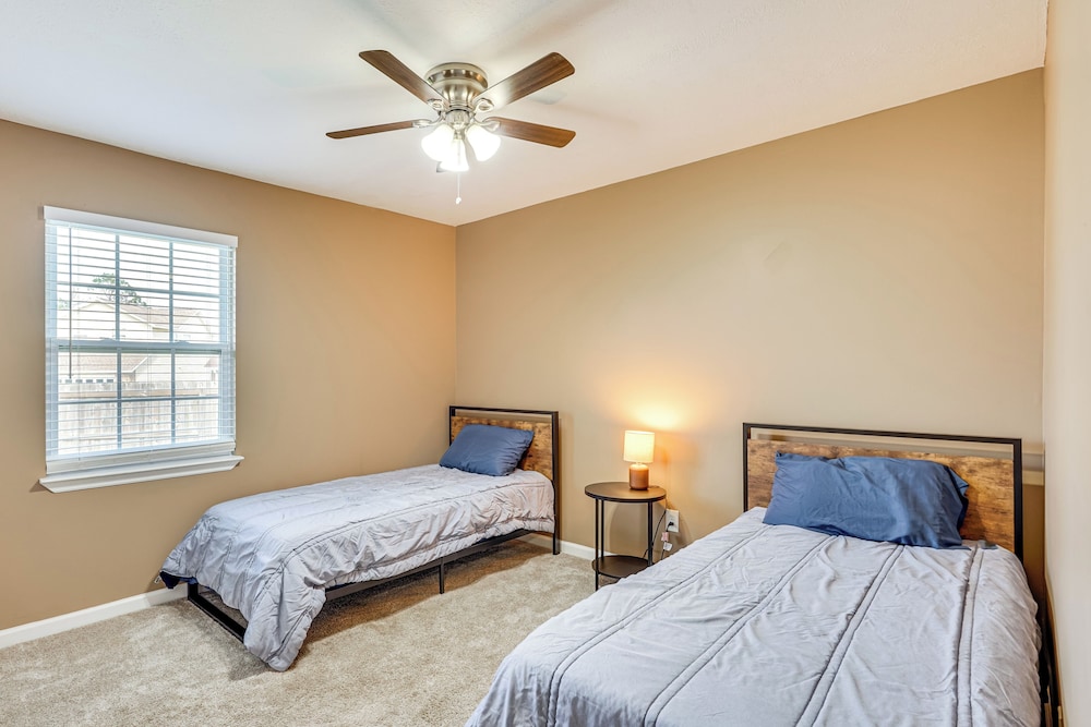 7 Mi to Dtwn Panama City: Family Home w/ Patio