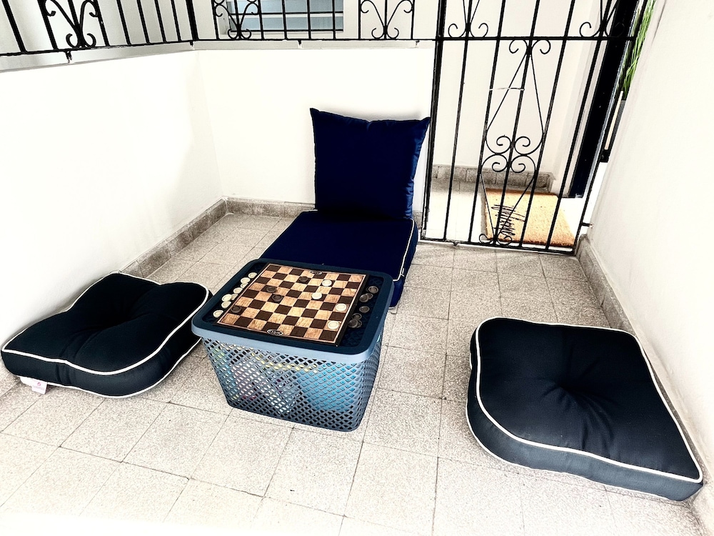 3BR 2BA Balconies Hip Lo za Beach Caf s