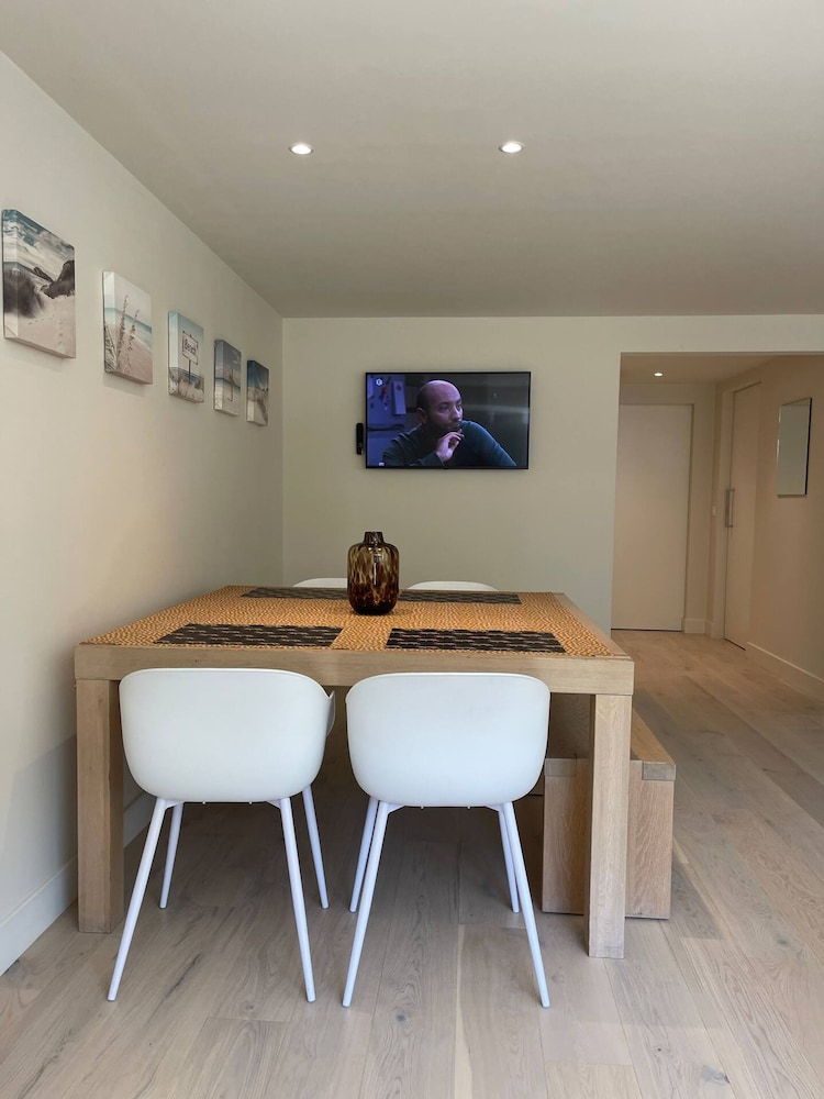 Modern Flat With Garden