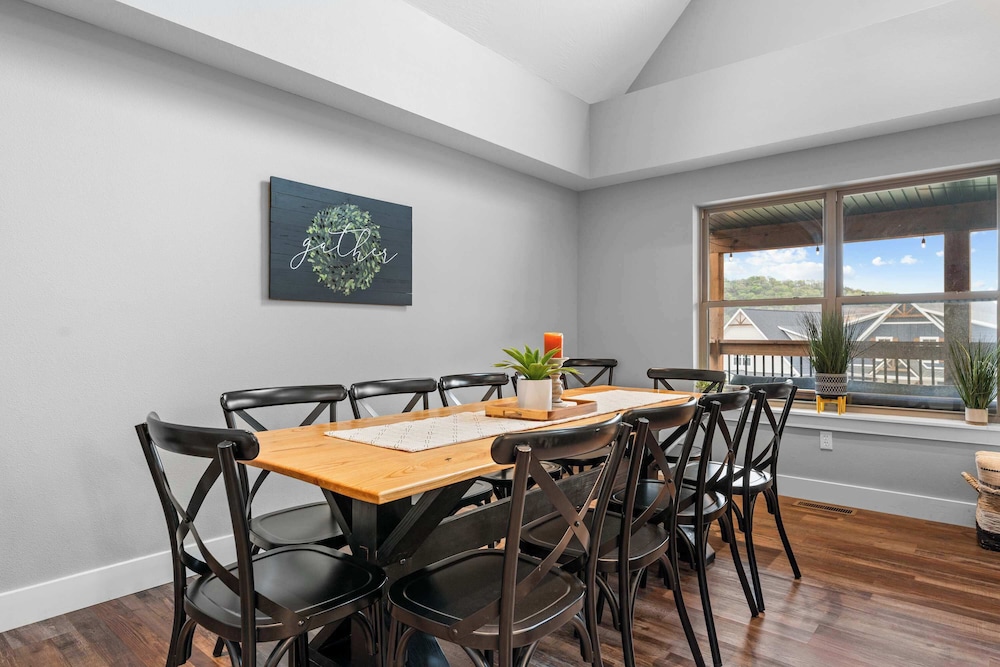 Green Wood Getaway for 18