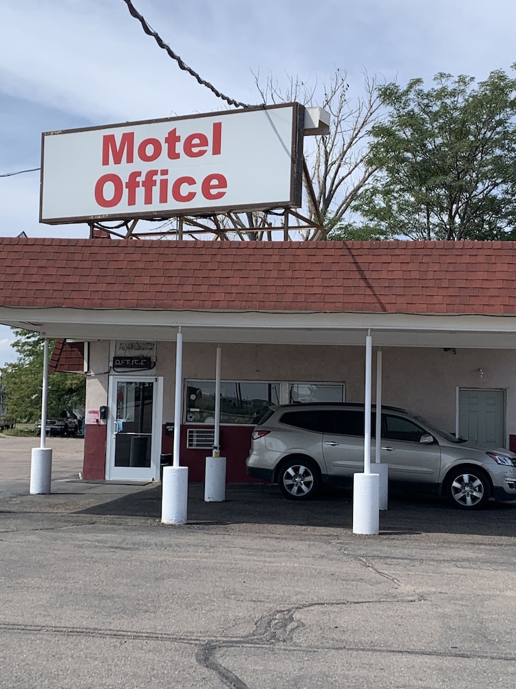 Country Manor Motel Watkins