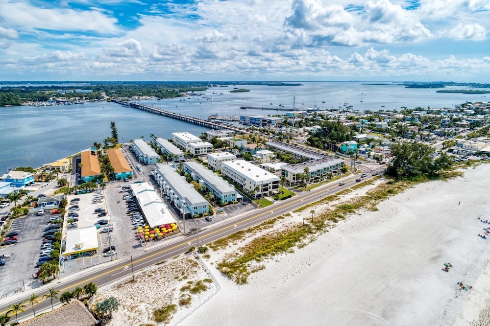 Anna Maria Island Absolute Anna Maria-private Beach Access-heated Pool-wi-fi view 2