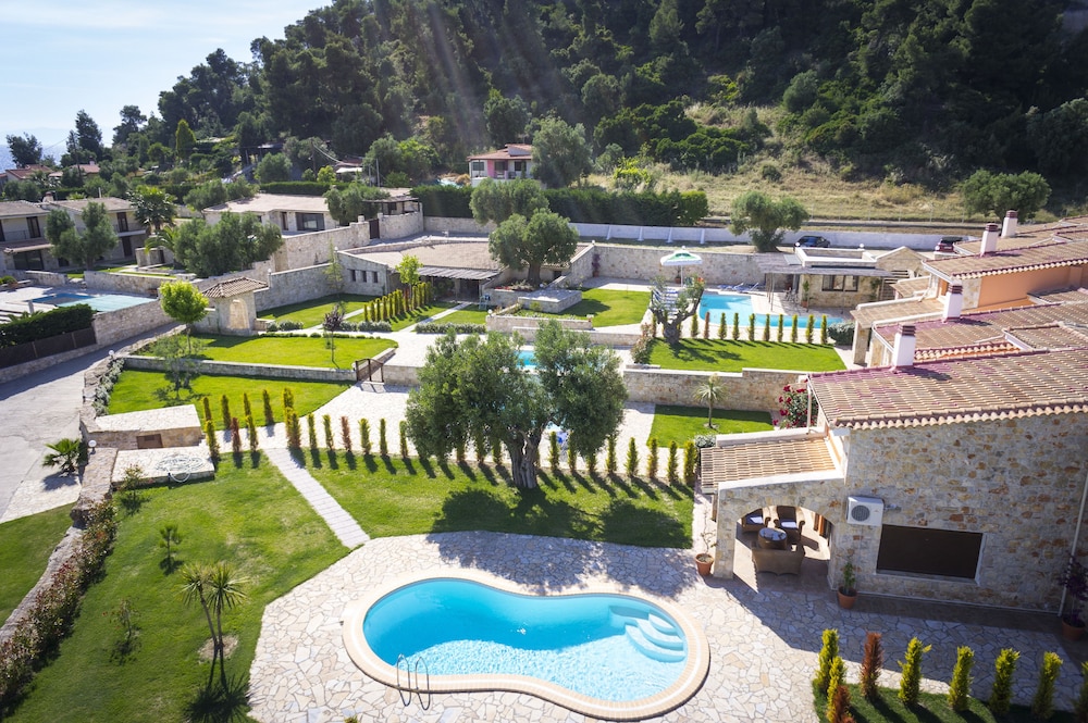 Stigmes Villas & Suites