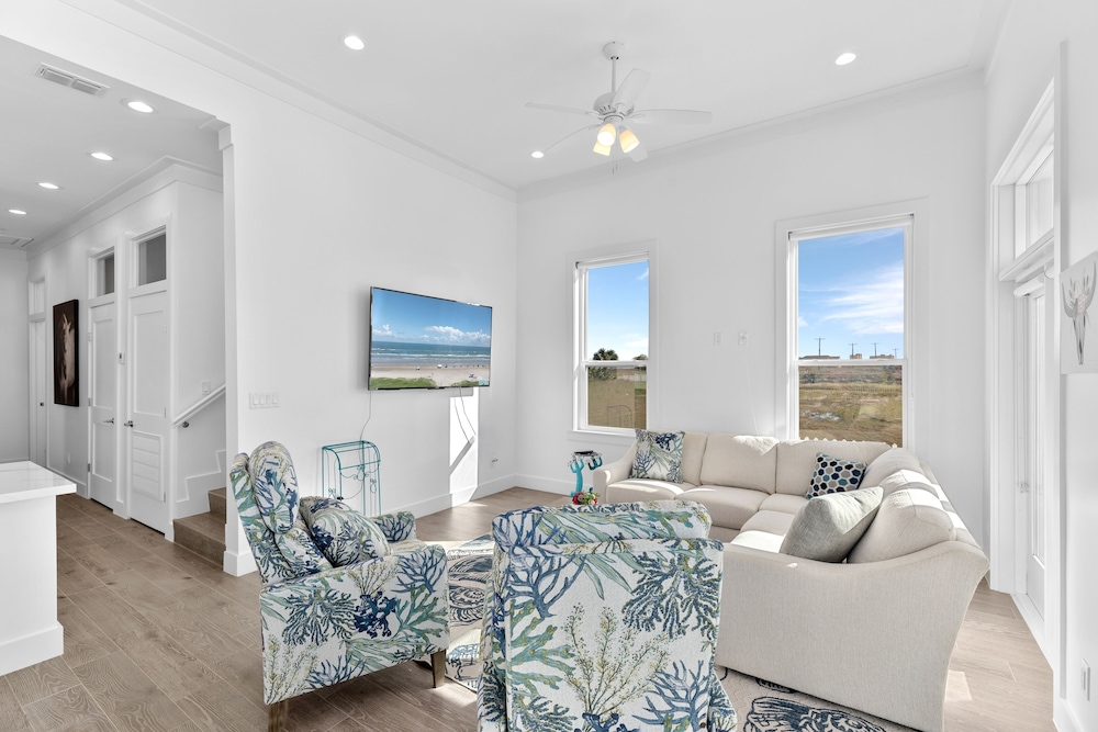The Scarlett - Private Home At The Shores 3 Bedroom Home