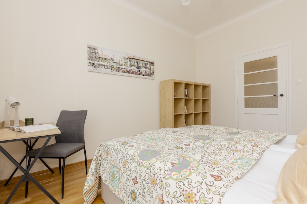 Apartment Mochnackiego Warsaw by Renters view 3