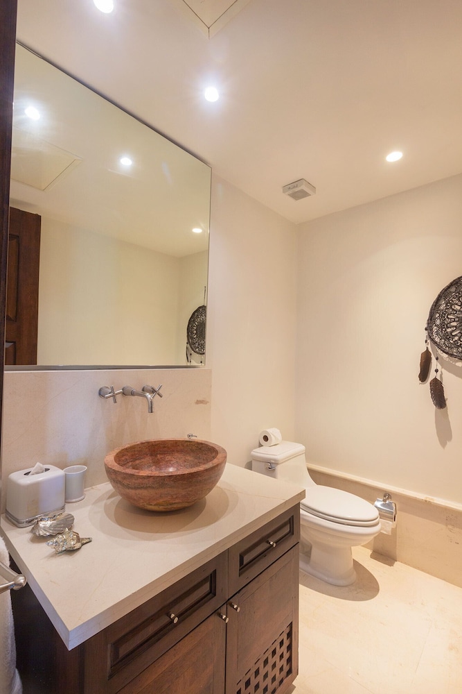 Calm and Cosy 4 Bedroom Condo - Property Image 8