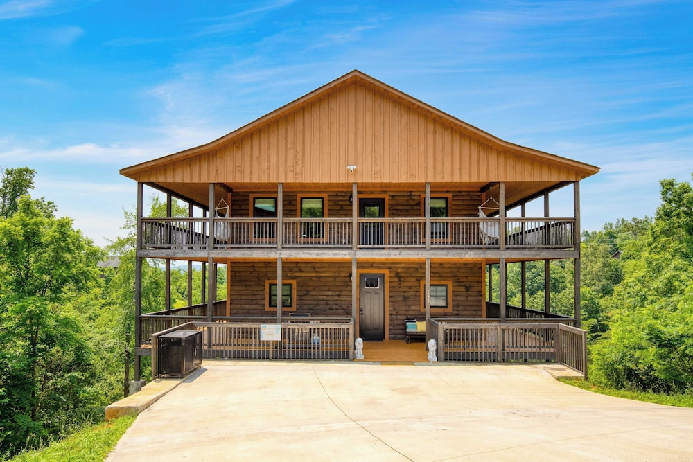 Lions Landing by Avantstay Sleeps 18 Hot Tub Game Room Views Near Pigeon Forge