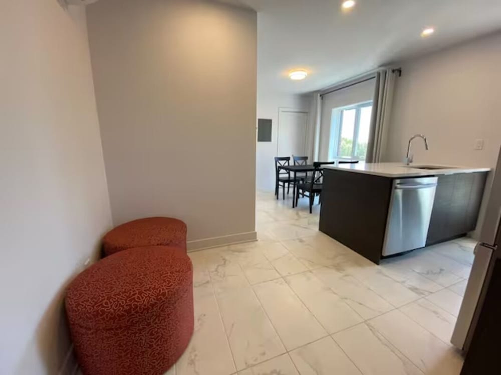 2001 Av. Beaconsfield
