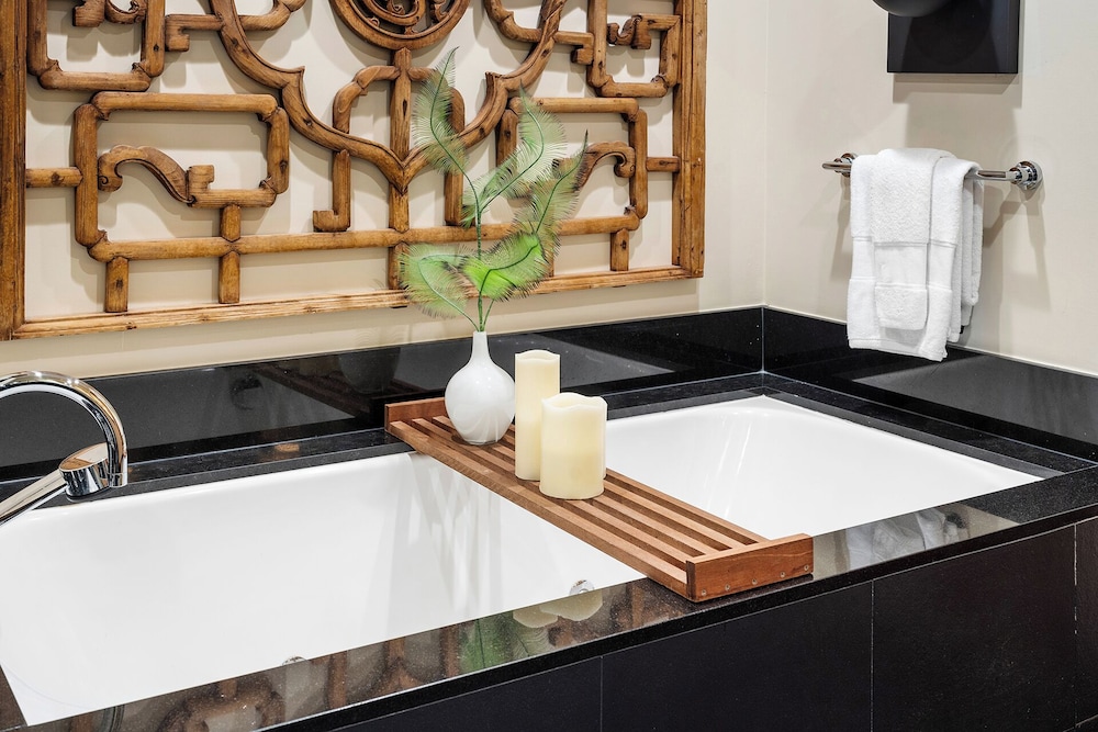 Luxury Vacation Rentals at The Setai by LRMB