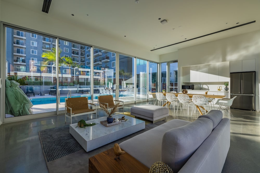 @marbella Lane - Chic 2BR Penthouse w/ Ocean Views