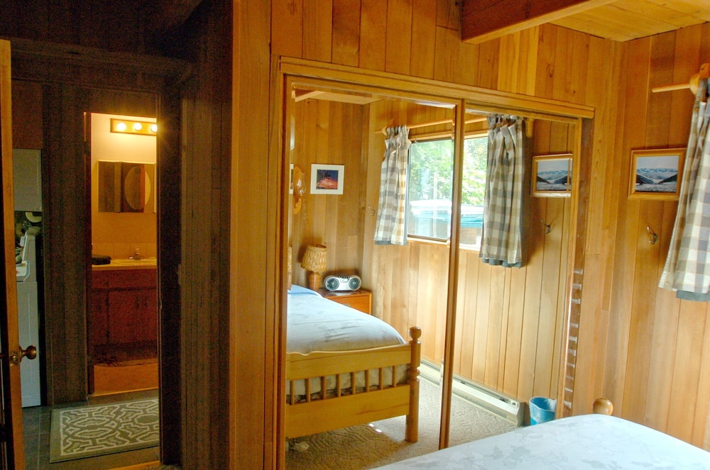 Mt Baker Rim Cabin #53 - A Cozy Cabin With a Open Fire Place and Outdoor hot tub view 2