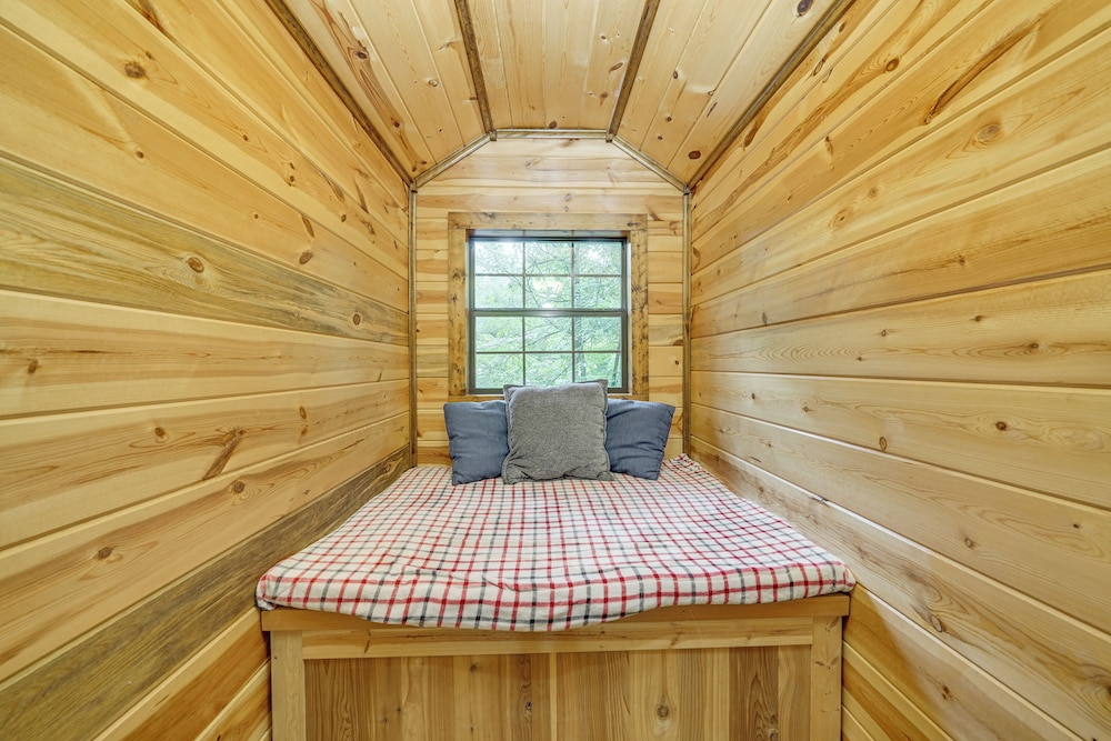 Pets & Families Welcome: Secluded Broken Bow Cabin
