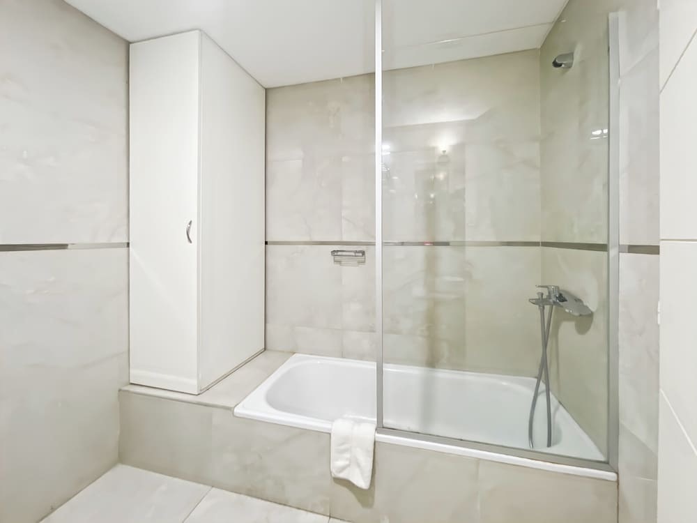 Ayres Suites Moreno