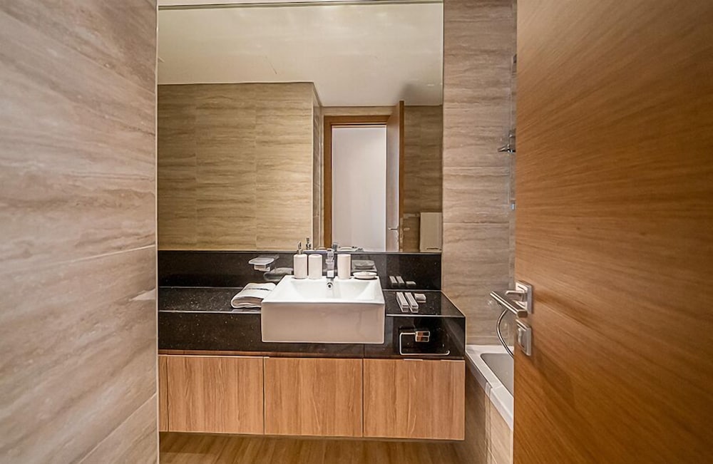 Cozy Luxury 1BR Apt in Business Bay