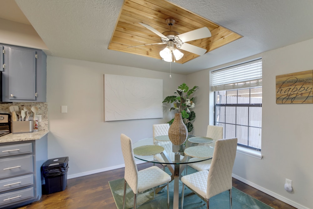 10 Mi to Dtwn Tulsa: Condo w/ Pool Access!