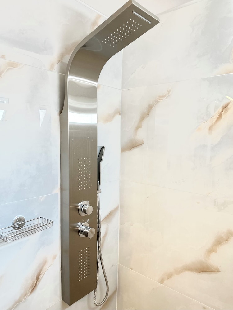 Step One - Luxury Suites right in the heart of Acropolis next to metro station