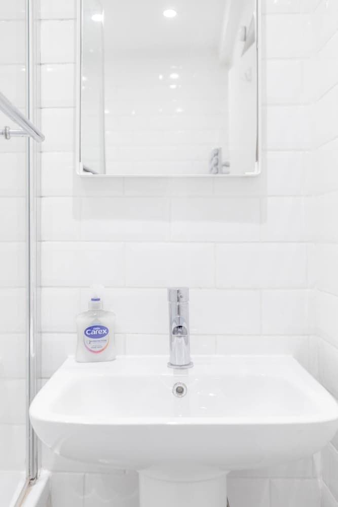 Homely 2BD Flat W/private Patio Near Maida Vale!