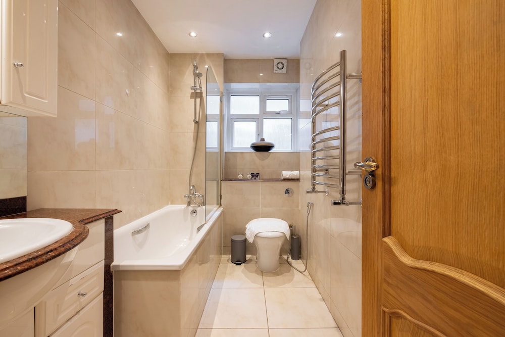 Peaceful Canal-Side Flat in Dalston
