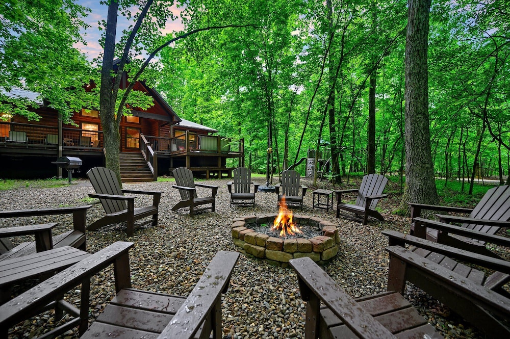 Whitetail Retreat Cabin for 13!
