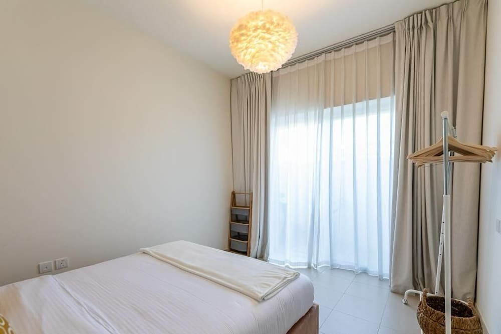 Phaedrus Living Urbana Serenity Escape
