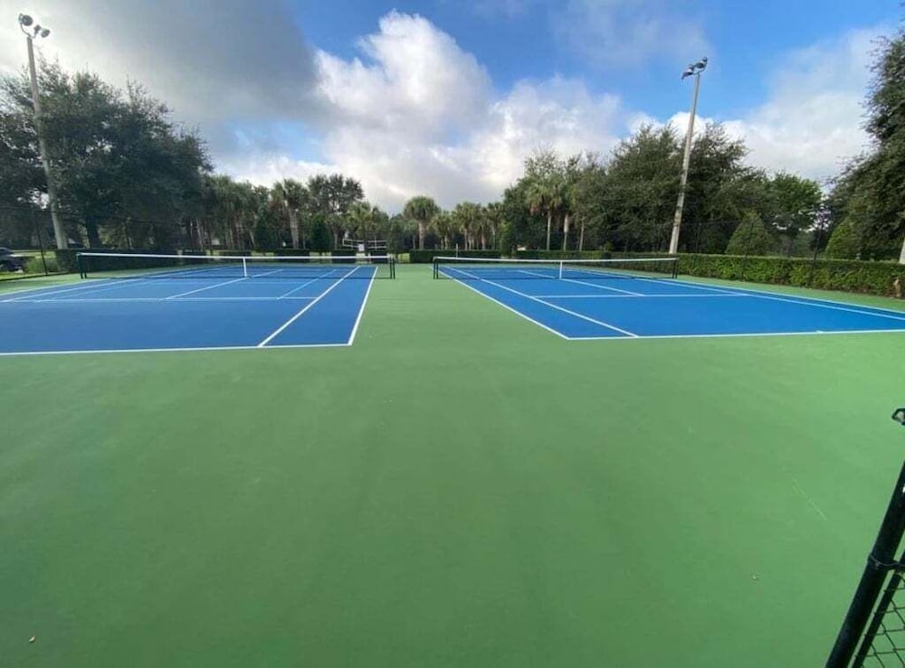 Windsor Hills Getaway: 3br, Pool, Near Disney 3 Bedroom Townhouse