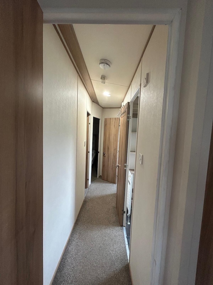 Familycaravan-seaview-garden-ensuite-nearbeach