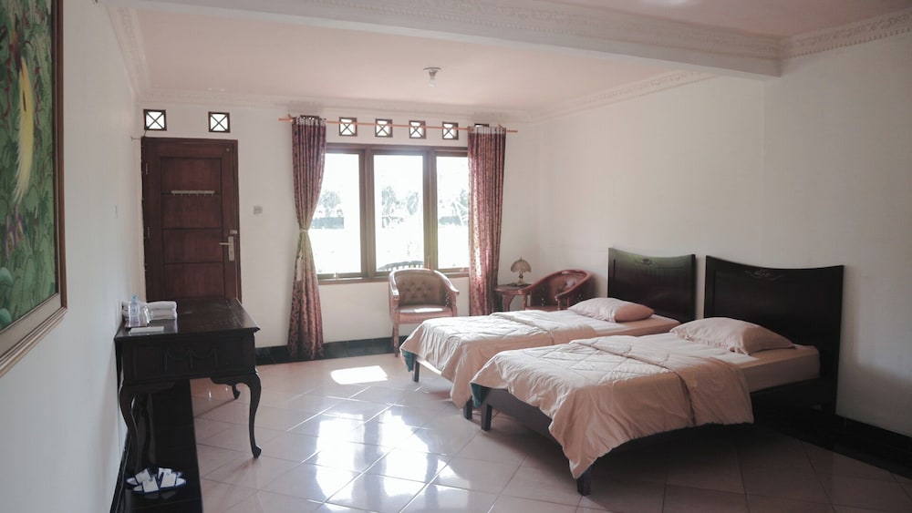 Aries Biru Hotel & Villa