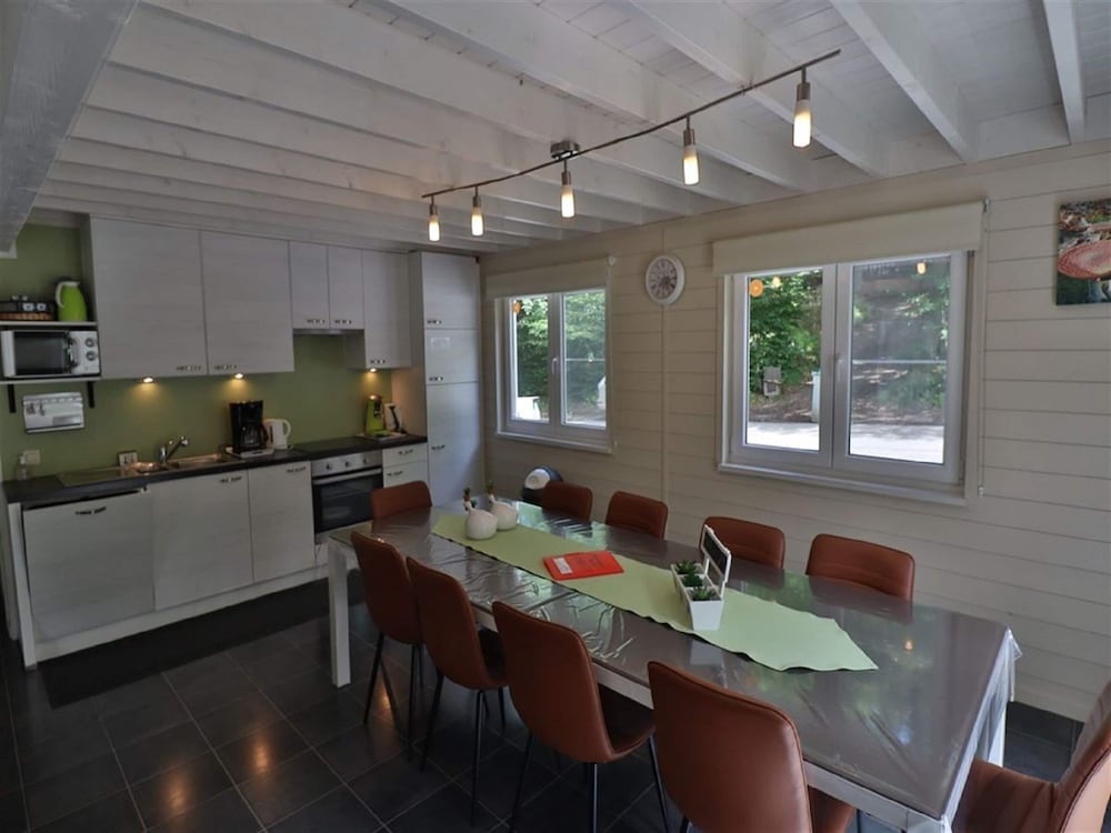 Stylish Chalet With Room