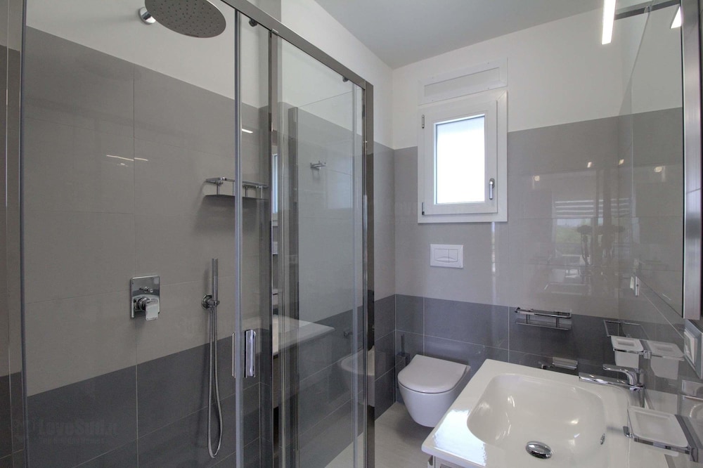 Greg Bay en Patu — bathroom