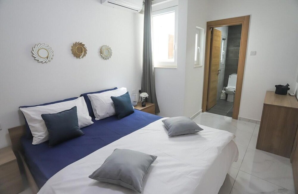 Stunning 2 Bedroom, 2 Bathroom apt St Julians photo 2
