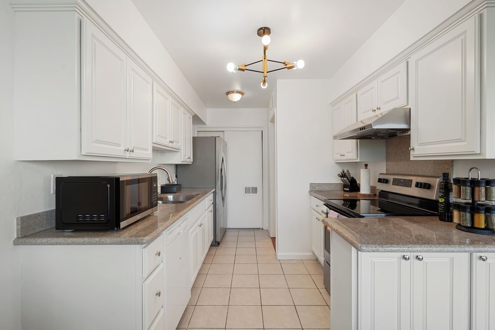 Lakefront Retreat WaterViews 3BR 1.5BA