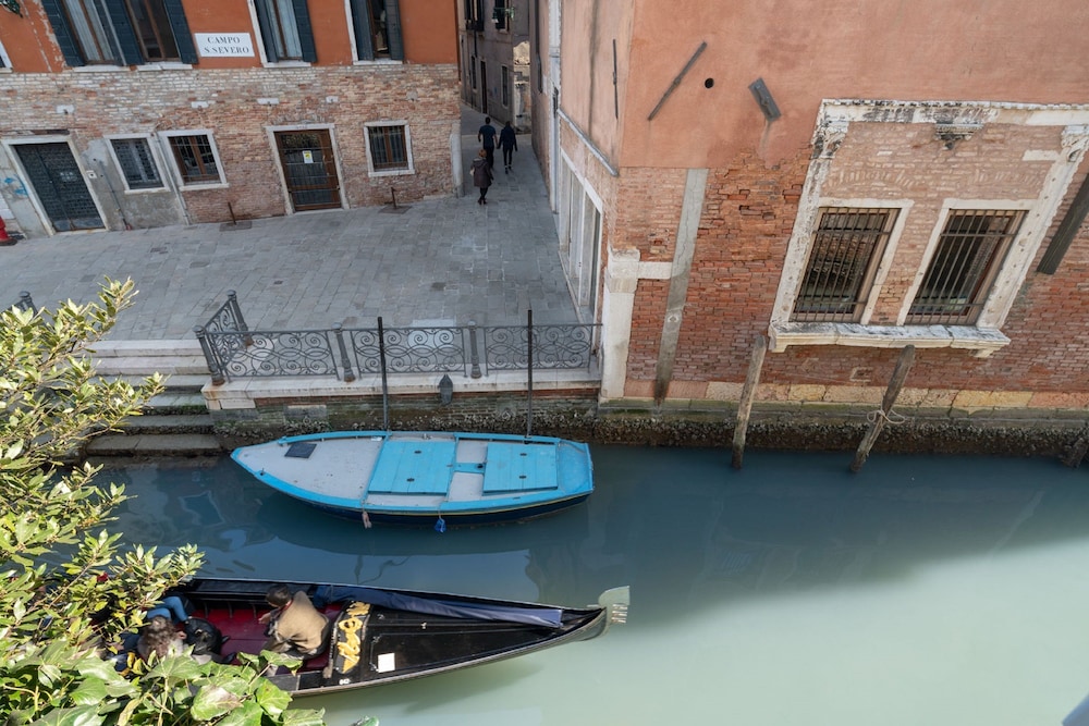 Apartments in San Marco with Canal View