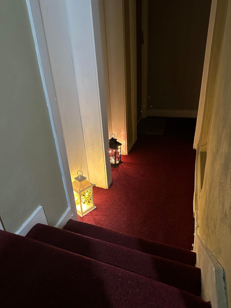Studio Sleeps 3 - Outdoor Space - Pet Friendly