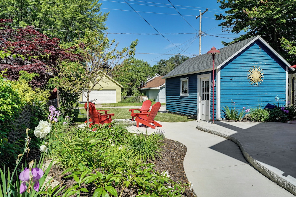 Ludington Home w/ 6 Bicycles < 1 Mi to Beach!
